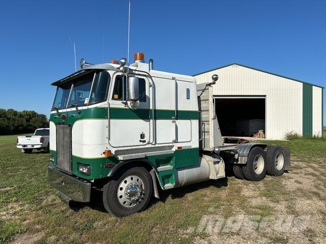 Peterbilt 362 كابينة والداخلية
