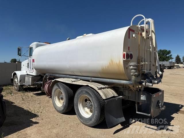 Peterbilt 377 صهاريج مياه