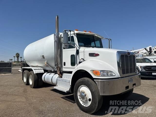 Peterbilt 382 شاحنات ذات صهاريج