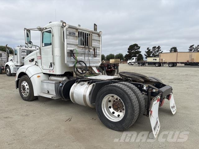Peterbilt 384 وحدات الجر