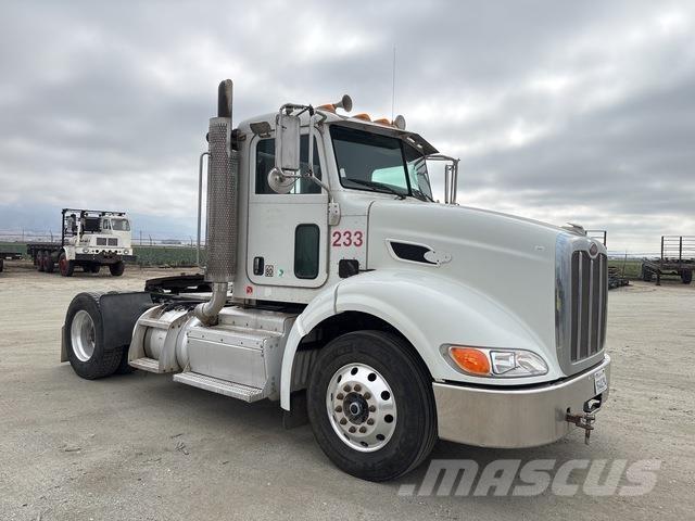 Peterbilt 384 وحدات الجر