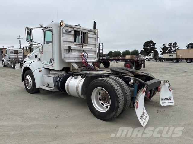 Peterbilt 384 وحدات الجر