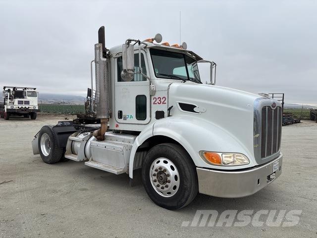 Peterbilt 384 وحدات الجر
