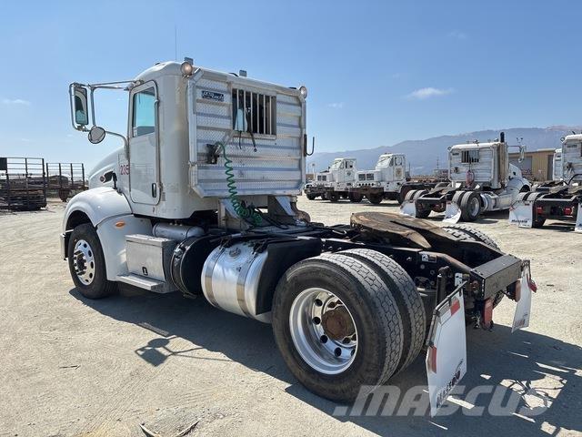Peterbilt 384 وحدات الجر