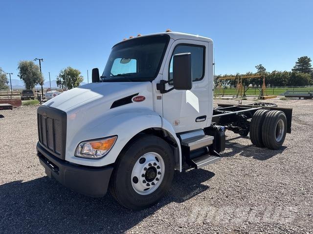 Peterbilt 537 كابينة والداخلية