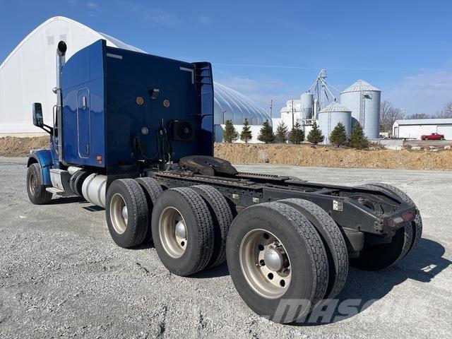 Peterbilt 567 وحدات الجر