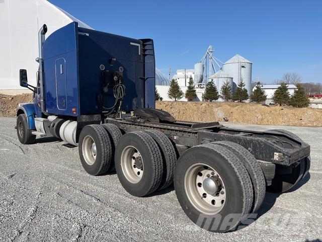 Peterbilt 567 وحدات الجر