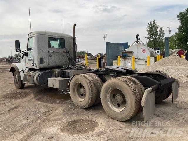 Peterbilt 567 وحدات الجر