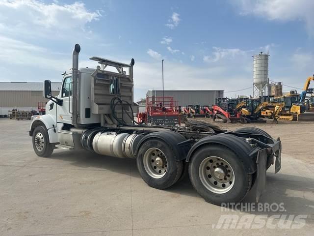 Peterbilt 567 وحدات الجر