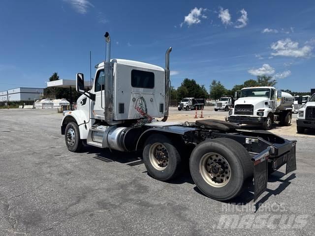 Peterbilt 567 وحدات الجر