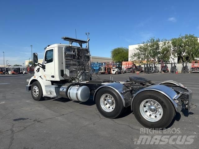 Peterbilt 567 وحدات الجر