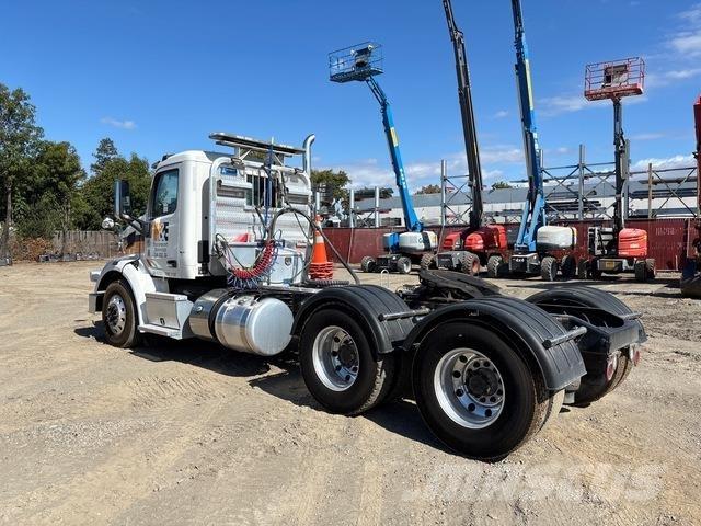 Peterbilt 567 وحدات الجر