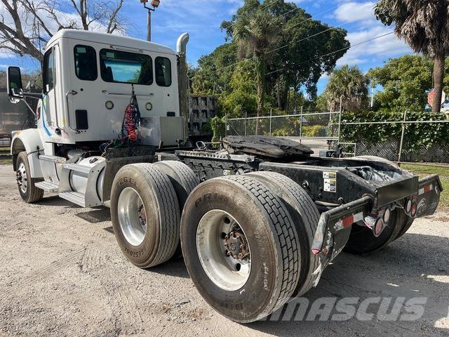 Peterbilt 567 وحدات الجر