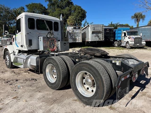 Peterbilt 567 وحدات الجر