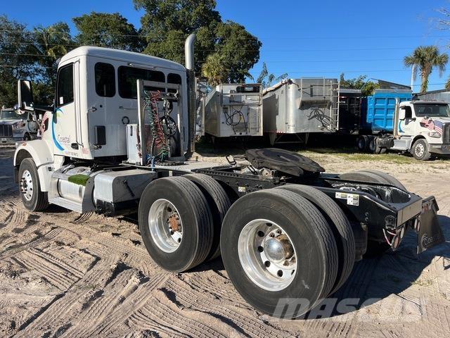 Peterbilt 567 وحدات الجر