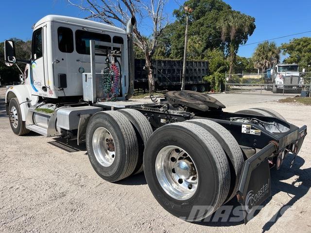 Peterbilt 567 وحدات الجر