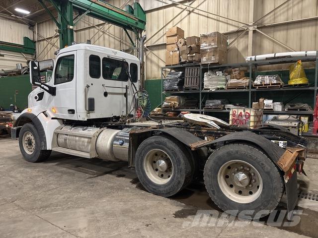 Peterbilt 567 وحدات الجر