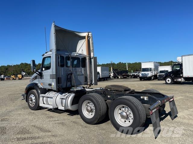 Peterbilt 579 وحدات الجر