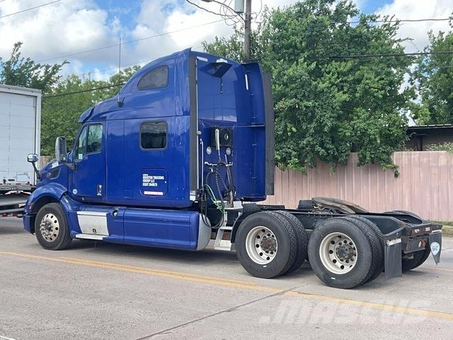 Peterbilt 587 وحدات الجر