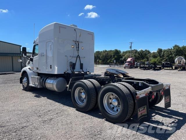 Peterbilt 589 وحدات الجر