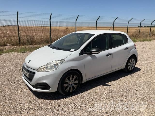 Peugeot 208 سيارات