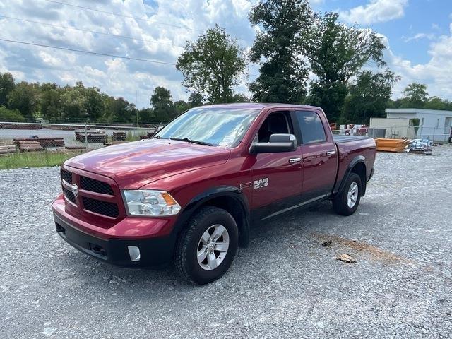 RAM 1500 شاحنات خفيفة/مفصلية الجوانب