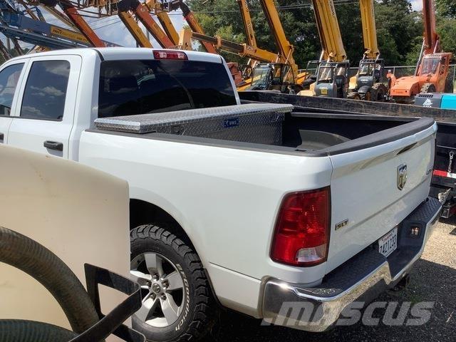 RAM 1500 شاحنات خفيفة/مفصلية الجوانب