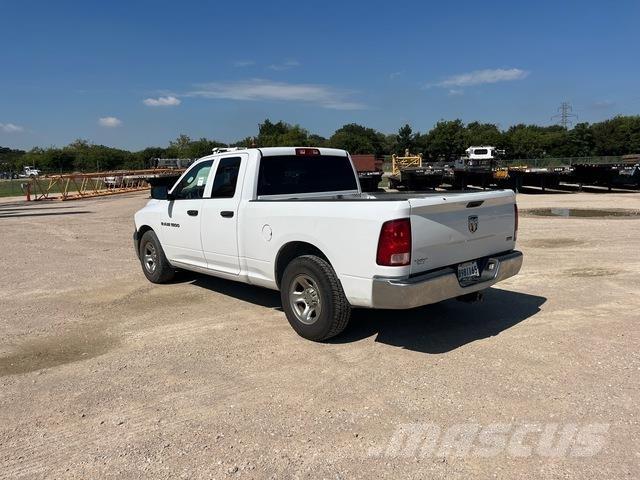 RAM 1500 شاحنات خفيفة/مفصلية الجوانب