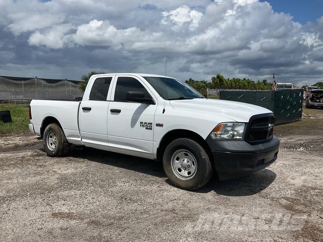 RAM 1500 شاحنات خفيفة/مفصلية الجوانب