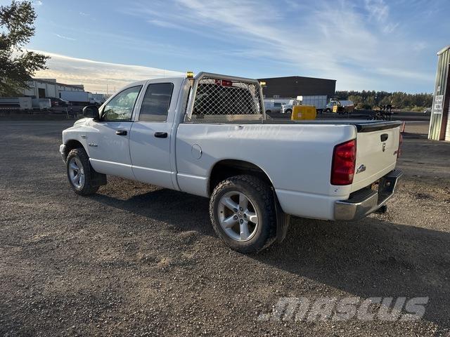 RAM 1500 شاحنات خفيفة/مفصلية الجوانب