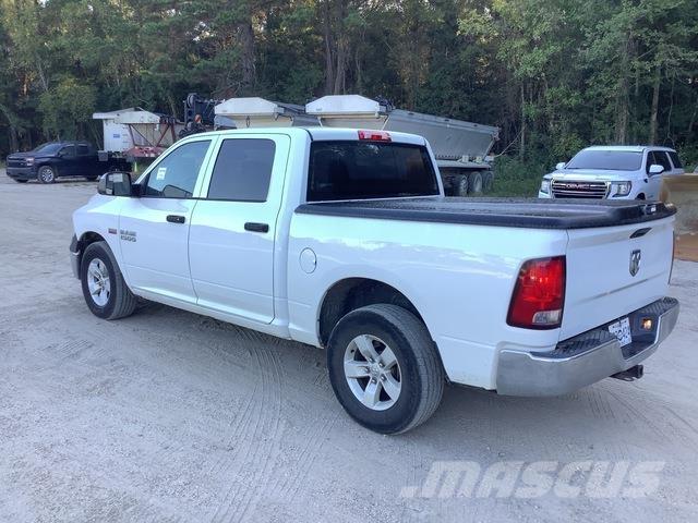 RAM 1500 شاحنات خفيفة/مفصلية الجوانب