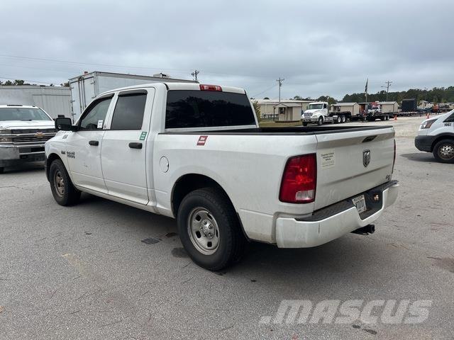 RAM 1500 شاحنات خفيفة/مفصلية الجوانب