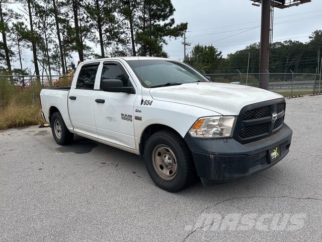 RAM 1500 شاحنات خفيفة/مفصلية الجوانب