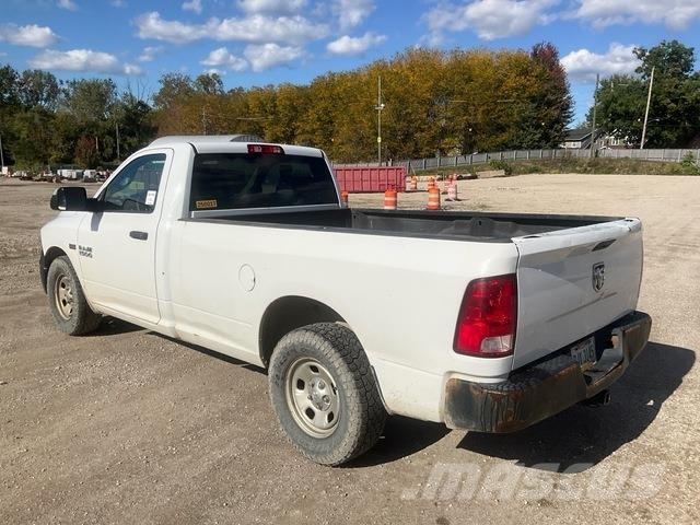 RAM 1500 شاحنات خفيفة/مفصلية الجوانب