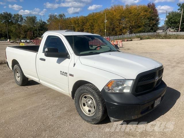 RAM 1500 شاحنات خفيفة/مفصلية الجوانب
