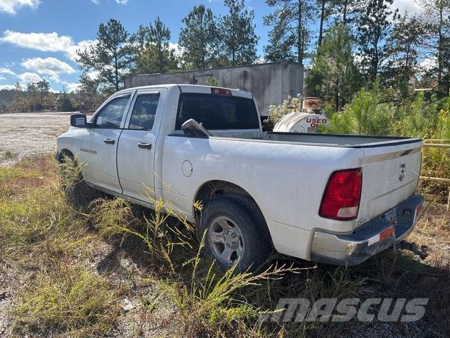 RAM 1500 شاحنات خفيفة/مفصلية الجوانب