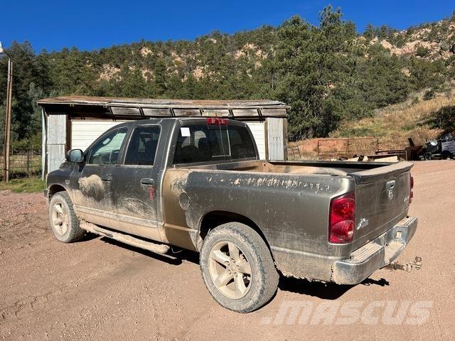 RAM 1500 شاحنات خفيفة/مفصلية الجوانب