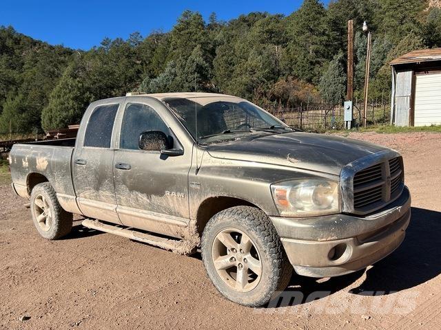 RAM 1500 شاحنات خفيفة/مفصلية الجوانب