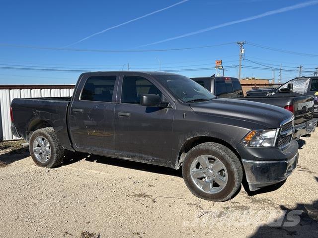 RAM 1500 شاحنات خفيفة/مفصلية الجوانب