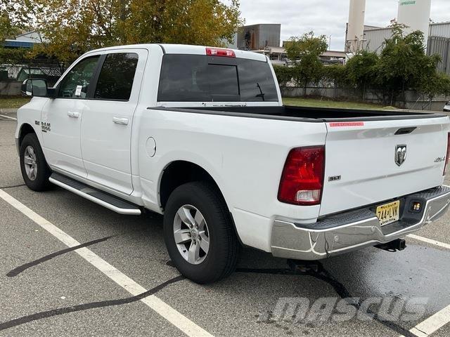 RAM 1500 شاحنات خفيفة/مفصلية الجوانب