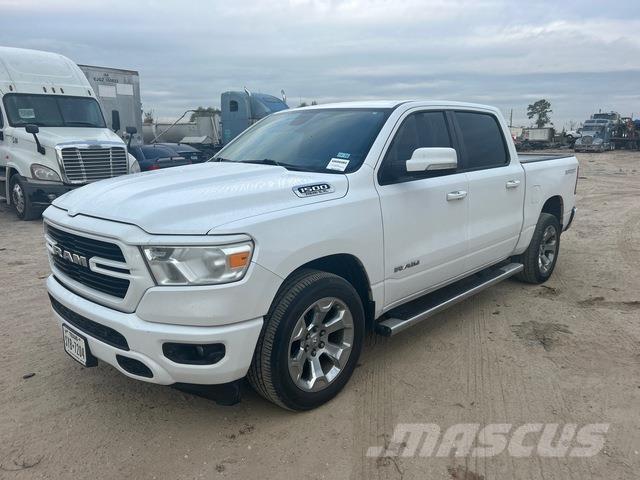 RAM 1500 شاحنات خفيفة/مفصلية الجوانب