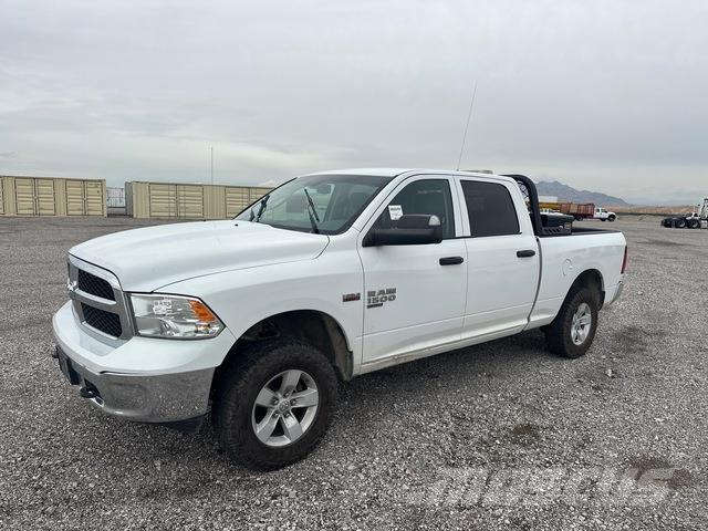 RAM 1500 شاحنات خفيفة/مفصلية الجوانب