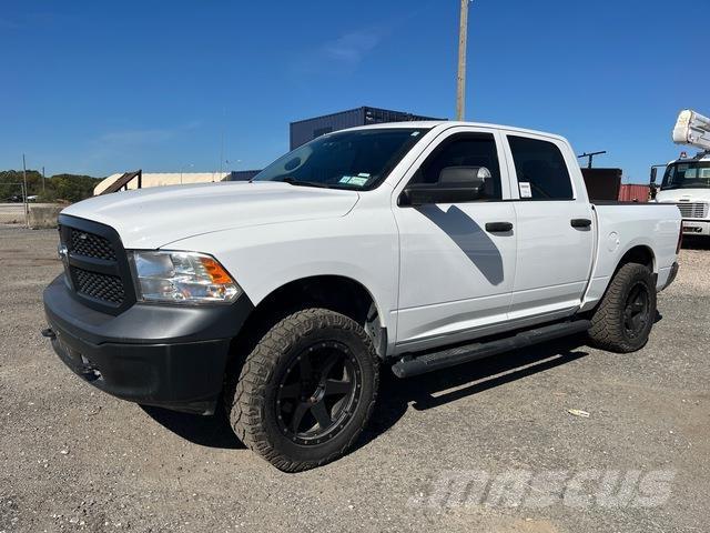 RAM 1500 شاحنات خفيفة/مفصلية الجوانب