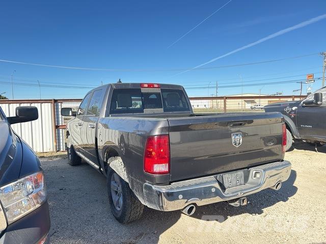 RAM 1500 شاحنات خفيفة/مفصلية الجوانب