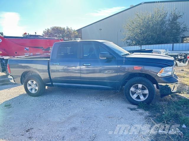 RAM 1500 شاحنات خفيفة/مفصلية الجوانب