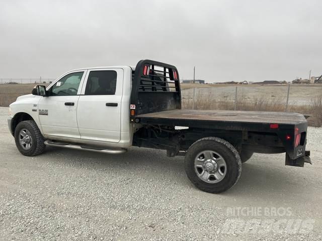 RAM 2500 شاحنات مسطحة/مفصلية الجوانب