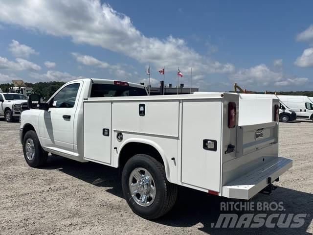 RAM 2500 شاحنات خفيفة/مفصلية الجوانب