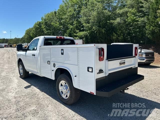 RAM 2500 شاحنات خفيفة/مفصلية الجوانب