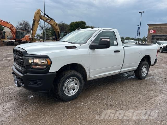 RAM 2500 شاحنات خفيفة/مفصلية الجوانب