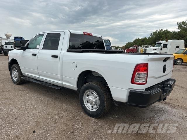 RAM 2500 شاحنات خفيفة/مفصلية الجوانب